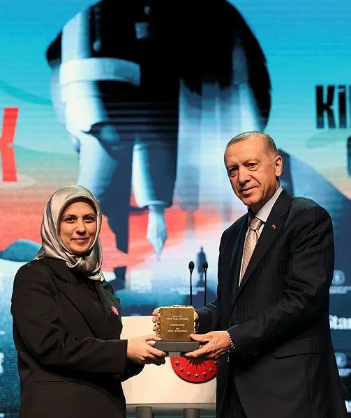 baskan-erdogandan-necip-fazil-odulleri-toreninde-emperyalist-masalara-mesaj-basaramayacaklar-1670009703355.jpeg Başkan Erdoğan'dan Necip Fazıl Ödülleri töreninde emperyalist maşalara mesaj: Başaramayacaklar-6