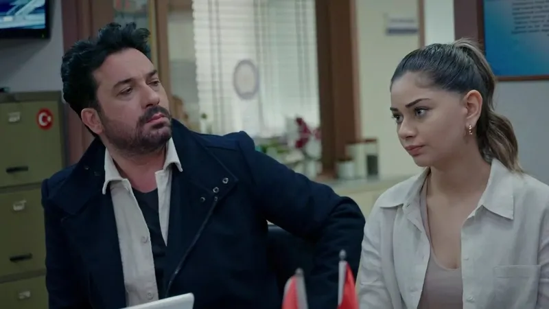 arka-sokaklar-dizisi-alev-yeri-18-yil-sonra-hikayesini-bitirdiler-23-derken-4-ayrilik-1711430701898.jpeg Arka Sokaklar dizisi alev yeri; 2,3 derken 4 ayrılık... 18 yıl sonra hikayesini bitirdiler!-4