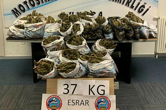 Ankara'da uyuşturucu operasyonu! Evinde ve üzerinde 37 kilo esrar ele geçirildi