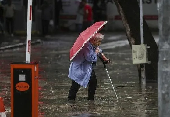 hava-durumu-i-meteoroloji-cok-sayida-kentler-icin-alarm-verdi-gok-gurultulu-saganak-yagisa-dikkat-1694110044303.jpeg HAVA DURUMU I Meteoroloji çok sayıda kent için alarm verdi! Gök gürültülü sağanak yağışa dikkat: Ani sel, su baskını, yıldırım...-10