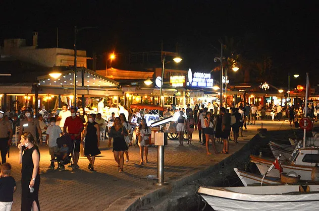 Cunda'da bayram yoğunluğu!