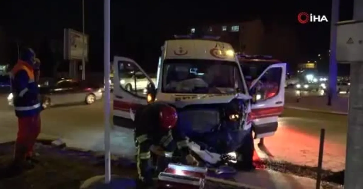 Çorum'da ambulans ile otomobil çarpıştı!