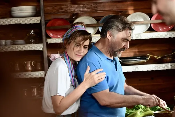 1694528687857.jpg Leyla'dan Cezayir'e posta! 'Ne ölünü ne dirini...' Oyuncu kadrosu yenilenen Ben Bu Cihana Sığmazam gümbür gümbür geliyor!-5