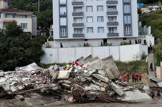 Son dakika: Bozkurt'taki sel felaketinde çöken Ölçer Apartmanı müteahhidi Mehmet Özkan gözaltında