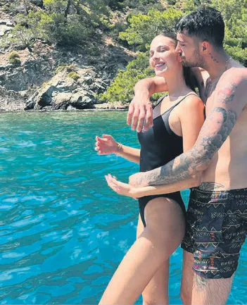 cicegi-burnunda-cift-ebru-sahin-ve-cedi-osman-temmuz-ayinda-15-bin-kilometre-yol-yapti-1658777388996.jpg Çiçeği burnunda çift Ebru Şahin ve Cedi Osman Temmuz ayında 15 bin kilometre yol yaptı-8