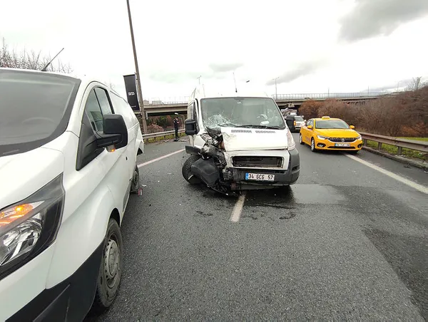 1608546998330.jpg Beşiktaş'ta trafiği kilitleyen kaza-1