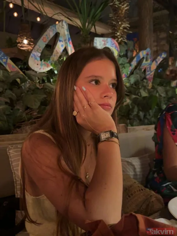 Pınar Altuğ’un 16 yaşındaki kızı podyumun tozunu attırdı: Boynuz kulağı geçmiş! - 18