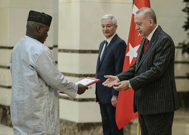 Gambiya Büyükelçisi Kinteh, Erdoğan'a güven mektubu sundu-2