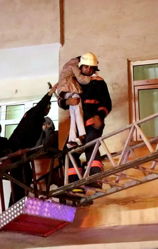 Elazığ’da yangın, 6 kişi hastaneye kaldırıldı