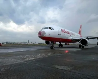 Fırtına yolcu uçağını bu hale getirdi
