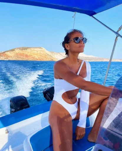 Eda Taşpınar'ın bitmek bilmeyen tatilinin maaliyeti 7 aileyi doyurur 'yazık o paralara'! Bikini kraliçesi şezlongdan harcıyor-6