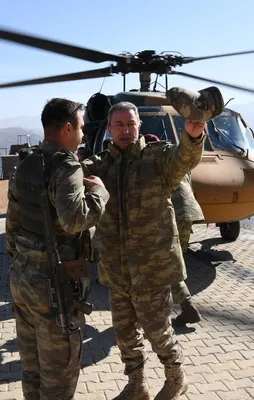 Hulusi Akar Suriye sınırında