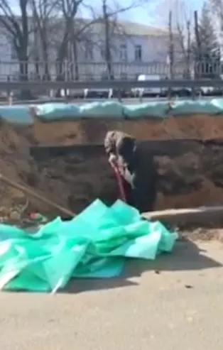 Son dakika: Kiev'deki siviller direniyor! Hendek kazmaya başlandı