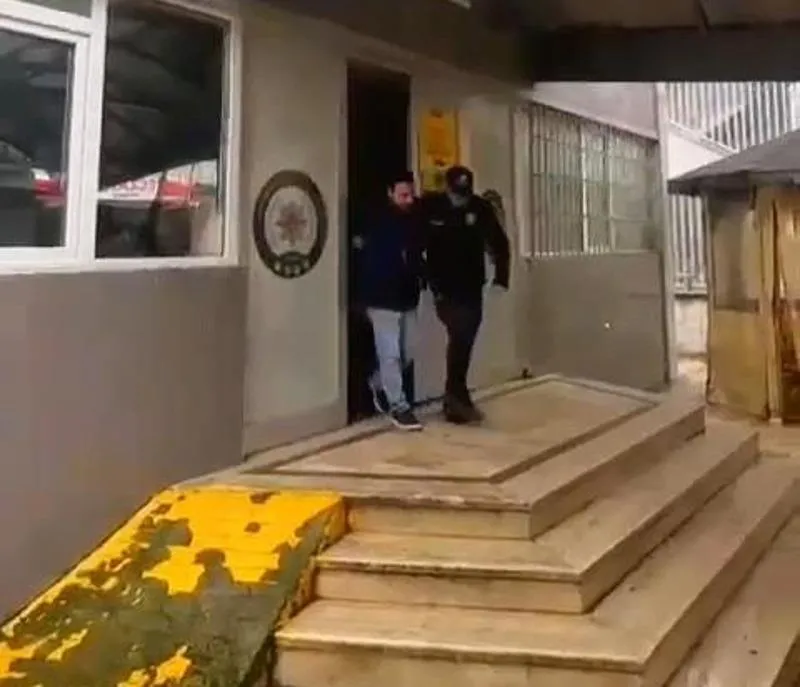 Pendik'te trafik tartışmasında motokuryeye çarpan şüpheli tutuklandı. (DHA)