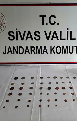 Sivas'ta 2 şüpheli 47 sikke ile yakalandı