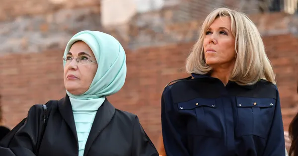 Emine Erdoğan, G-20 Liderler Zirvesi'nin yapıldığı Roma'da lider eşleriyle bir araya geldi