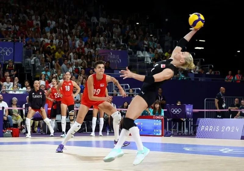 turkiye-italya-voleybol-youtube-canli-trt1-youtube-4k-canli-izle-ekrani-ile-filenin-sultanlari-yari-final-maci-1723147739654.jpeg İtalya Türkiye 3-0 VOLEYBOL MAÇ SONUCU || ÖZET-5