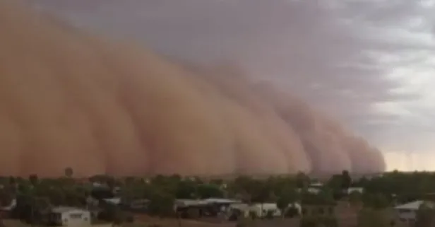 Avustralya’da kum fırtınası! Göz gözü görmedi