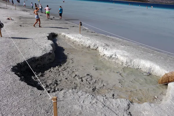 salda-golu-kendisini-yenilemeye-basladi-camur-cukurlari-kapaniyor-1617621207733.jpg Salda Gölü kendisini yenilemeye başladı! Çamur çukurları kapanıyor-6