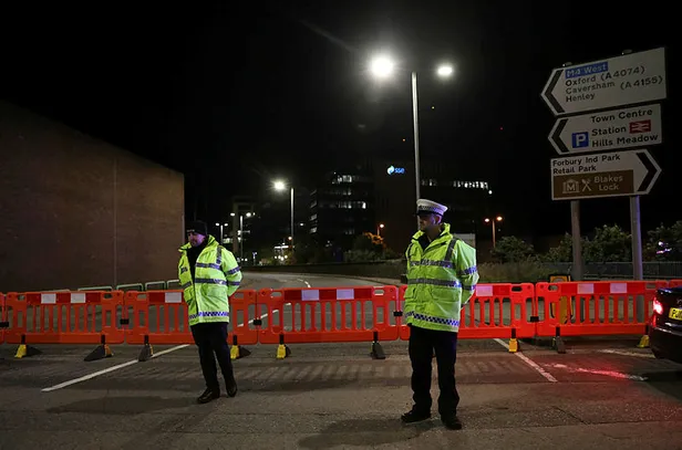 ingilterede-duzenlenen-teror-saldirisinda-3-kisi-hayatini-kaybetti-1592744246945.jpg İngiltere'de düzenlenen terör saldırısında 3 kişi hayatını kaybetti-3