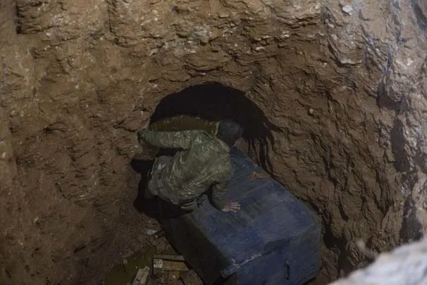 Teröristlerin gizlendiği tünel bulundu-5