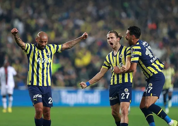 fenerbahce-4-kez-one-gectigi-macta-karagumruku-905-dakikada-maglup-etti-1665358446581.jpeg Fenerbahçe 4 kez öne geçtiği maçta Karagümrük'ü 90+5. dakikada mağlup etti-4