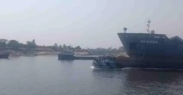 Bangladeş’te bir yük gemisi tekneye çarptı! 5 kişi öldü 10’larca kişi kayıp