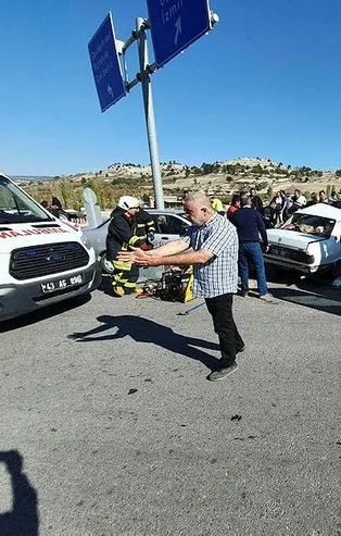 Kütahya Gediz'de feci kaza! Yaralılar var