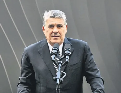 Adalı basın karşısında