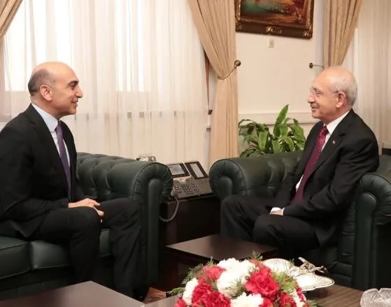 ekrem-imamogluna-hakaret-eden-bulent-kerimoglunun-alem-fotograflari-servis-edildi-dikkat-ceken-murat-ongun-det-1690063309150.jpeg Ekrem İmamoğlu'na hakaret eden Bülent Kerimoğlu'nun alem fotoğrafları servis edildi! Dikkat çeken Murat Ongun detayı-8