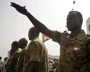 Sudandaki darbede ABD izi! ABDli heyet darbecilerle birlikte