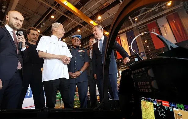 milli-savunma-bakani-hulusi-akar-malezya-basbakani-yaakobu-kabul-etti-1657135912854.jpeg Milli Savunma Bakanı Hulusi Akar, Malezya Başbakanı Yaakob'u kabul etti! Gösteri uçuşunu izlediler-3