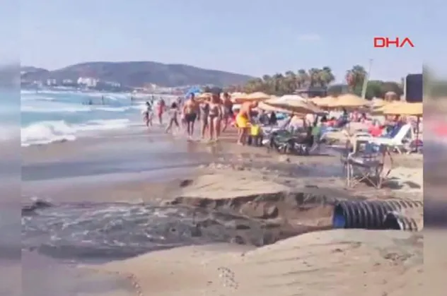 Alaçatı ve Kuşadası'nda lağım suları plaja aktı!