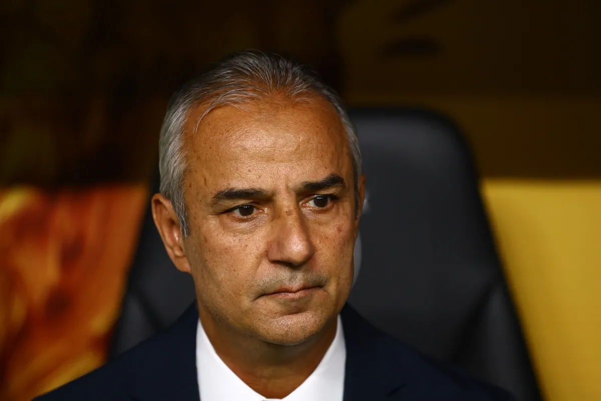 fenerbahcede-dorgeles-nene-ayrilik-kararindan-vazgecti-1793170609078.jpg Fenerbahçeli yıldızdan flaş karar! İsmail Kartal sonrası kararından vazgeçti-6