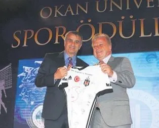 Yılın takımı Beşiktaş, hocası Güneş