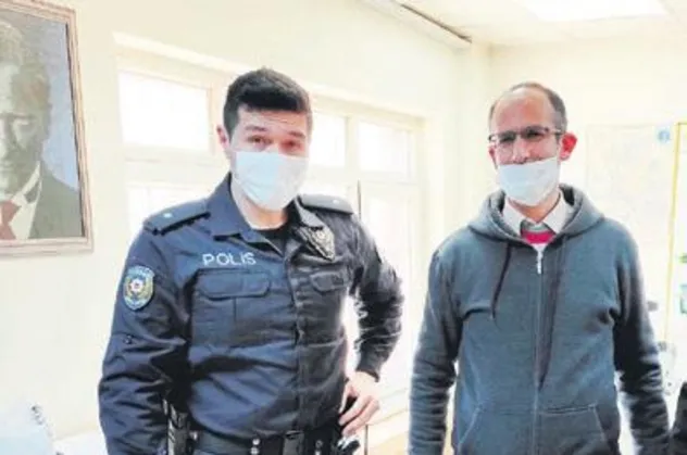 İnsanlığın ölmediğini gösteren anlar! Hamal Ergün Gültekin ve Muhammed Yusuf Durmuş gönülleri kazandı