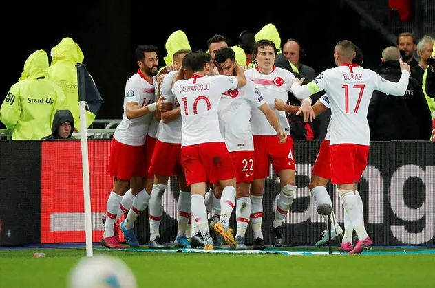 Galatasaray yeniden milli yıldızın peşinde! Transfer için masaya oturuluyor