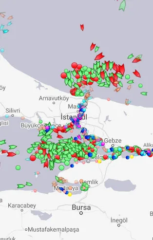 İstanbul'daki sis gemi trafiğini vurdu