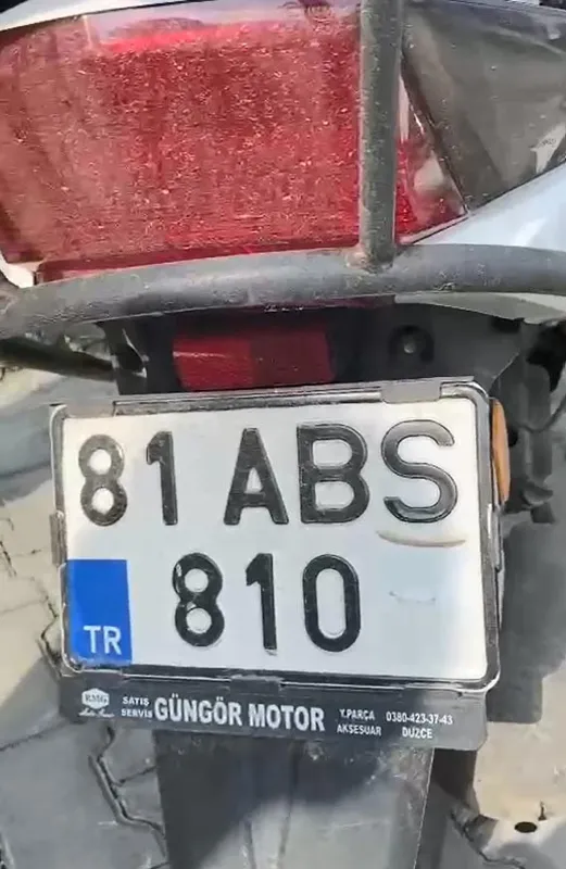 turk-bayragini-istismar-etti-duzcede-plakasini-turk-bayragiyla-kapatan-surucuye-1177-lira-ceza-kesildi-1655212225989.jpg Türk bayrağını istismar etti! Düzce'de plakasını Türk bayrağıyla kapatan sürücüye 1177 lira ceza kesildi-4