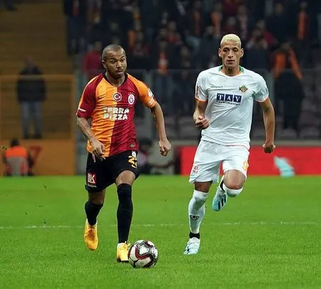 fatih-terim-ve-ekibinden-oyunculara-uyari-derbiyi-unutun-1581815212045.jpeg