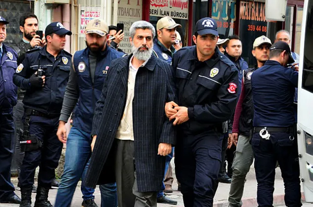 Furkan ile PKK koyun koyuna! Alparslan Kuytul'un eşi PKK'lı ismin evine misafir oldu