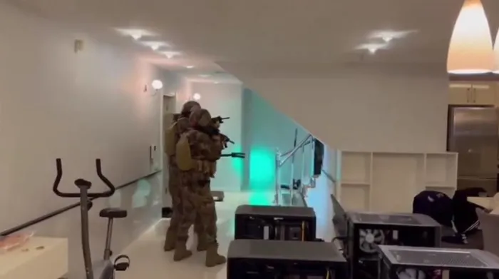 son-dakika-istanbul-balikesir-ve-diyarbakirda-es-zamanli-operasyon-yolyemezler-suc-orgutu-cokertildi-1700576455289.jpeg Son dakika: İstanbul, Balıkesir ve Diyarbakır'da eş zamanlı operasyon! "YOLYEMEZLER" suç örgütü çökertildi-2