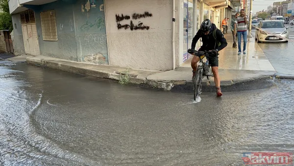 Adana'da su borusu patladı! Asfalt çöktü sokaklar göle döndü - 6