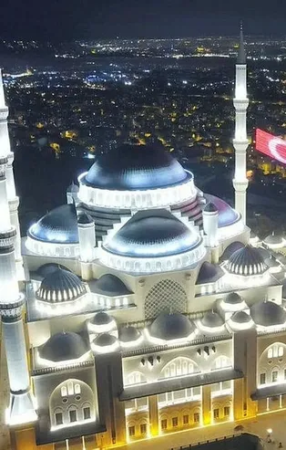 Çamlıca Camii'nde ilk ezan okundu