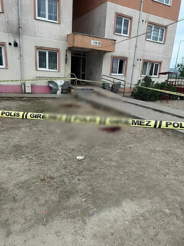 bursada-dehset-vurdugu-kayinbiraderlerini-hastaneye-gotururken-yakit-bitince-birakip-kacti-1715279395255.jpeg Bursa'da dehşet: Vurduğu kayınbiraderlerini hastaneye götürürken yakıt bitince bırakıp kaçtı-2