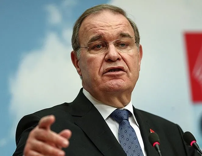 8 saat sorusunu duyunca gazeteciyi fırçaladı