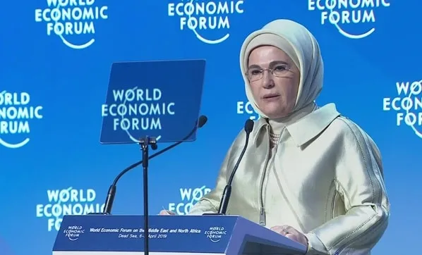Emine Erdoğan, Dünya Ekonomik Forumu'nda konuştu: Naylon poşet kullanımı yüzde 70 oranında azaldı-1