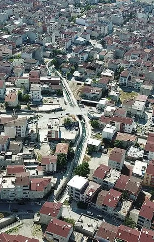 Avcılar'da sivrisinek şikayetlerine neden olan dere havadan görüntülendi