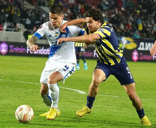lider-geldi-lider-gidiyor-fenerbahce-dinamo-kiev-karsilasmasindan-2-0-galip-ayrildi-1667513772630.jpeg