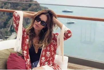 110 milyon TL’lik zina davasını umursamadı! Güzide Duran sevgilisiyle Yunan adalarına doğru demir aldı